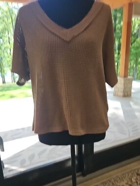 BKE Casual V-Neck Short Sleeve Knit Top - Taupe.Size M